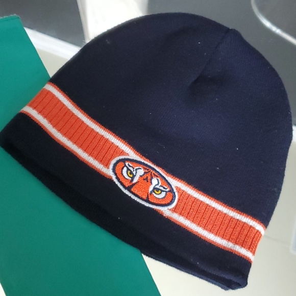 U of A Beanie - Picture 3 of 7